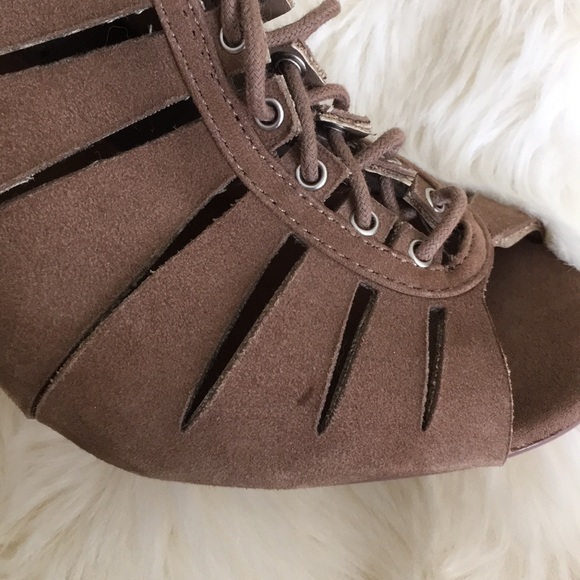 Steve Madden Leather Cyder Heels - Picture 5 of 6